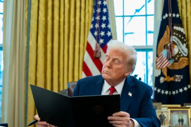Rertrasa aranceles impuestos por Donald trump a México