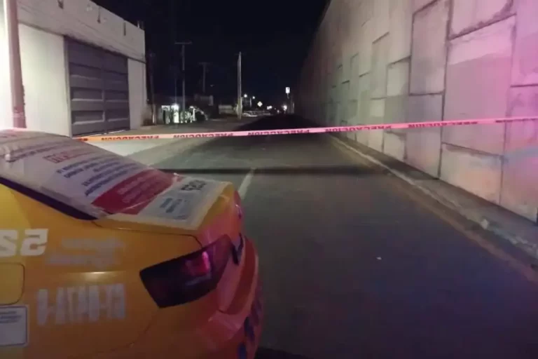 Un grupo de sicarios irrumpió en un funeral en el municipio de Apaseo el Grande, desatando una masacre que dejó un saldo de siete personas muertas y al menos 13 heridas.