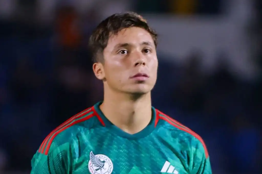 El futbolista mexicano Rodrigo Huescas fue sorprendido conduciendo a exceso de velocidad por lo que podría enfrentar hasta 20 días de prisión, en los próximos días se definirá su situación legal.