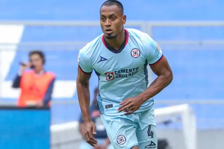 El defensa colombiano de Cruz Azul, Willer Ditta, se vio involucrado en un accidente vial en la Ciudad de México, apenas unos días antes del cr ucial duelo ante Tigres por la Ida de las Semifinales de la Concacaf Champions Cup 2025.