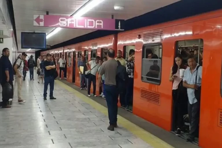 Después de casi tres años de trabajos de modernización, la Línea 1 del Metro de la Ciudad de México reabrirá parcialmente sus puertas este miércoles 23 de abril, en un acto encabezado por la presidenta Claudia Sheinbaum, quien participará en la ceremonia oficial de reinauguración en la estación Chapultepec a las 14:00 horas.