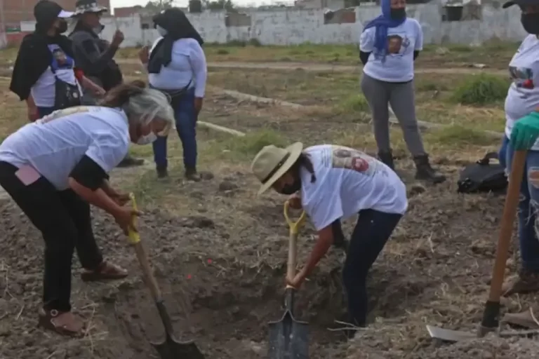 La madrugada del jueves 24 de abril fue trágica para el colectivo Guerreros Buscadores de Jalisco: su integrante María del Carmen Morales y su hijo Jaime Daniel Ramírez fueron asesinados en el fraccionamiento Las Villas.