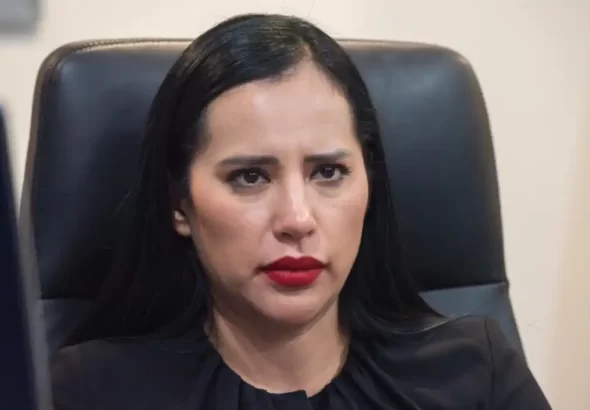 Luego de semanas de ausencia en redes sociales y rumores sobre investigaciones en su contra, Sandra Cuevas, exalcaldesa de Cuauhtémoc, reapareció este martes 13 de mayo en la Facultad de Estudios Superiores Aragón de la UNAM.