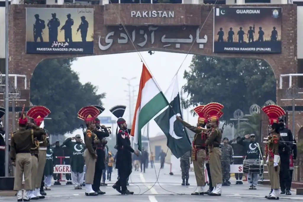 La tensión entre India y Pakistán ha alcanzado un punto crítico que, de escalar, podría desembocar en un conflicto con armas atómicas. Según la Campaña Internacional para Abolir las Armas Nucleares (ICAN), una confrontación nuclear entre ambas naciones causaría millones de muertes inmediatas y generaría impactos devastadores a nivel global.