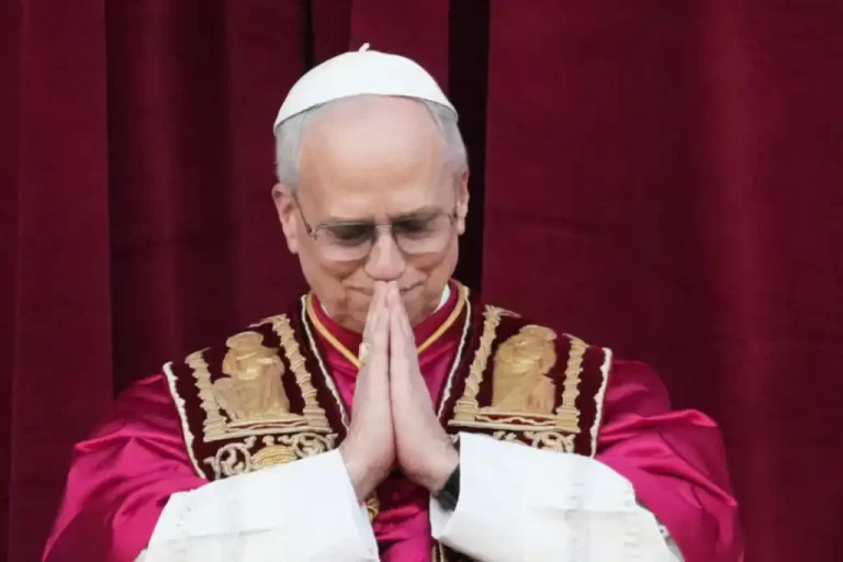 Con lágrimas de alegría y una mezcla de asombro y orgullo, Louis Prevost, hermano del recién electo Papa León XIV, expresó que su familia siempre supo que Roberto Prevost estaba destinado a algo grande.